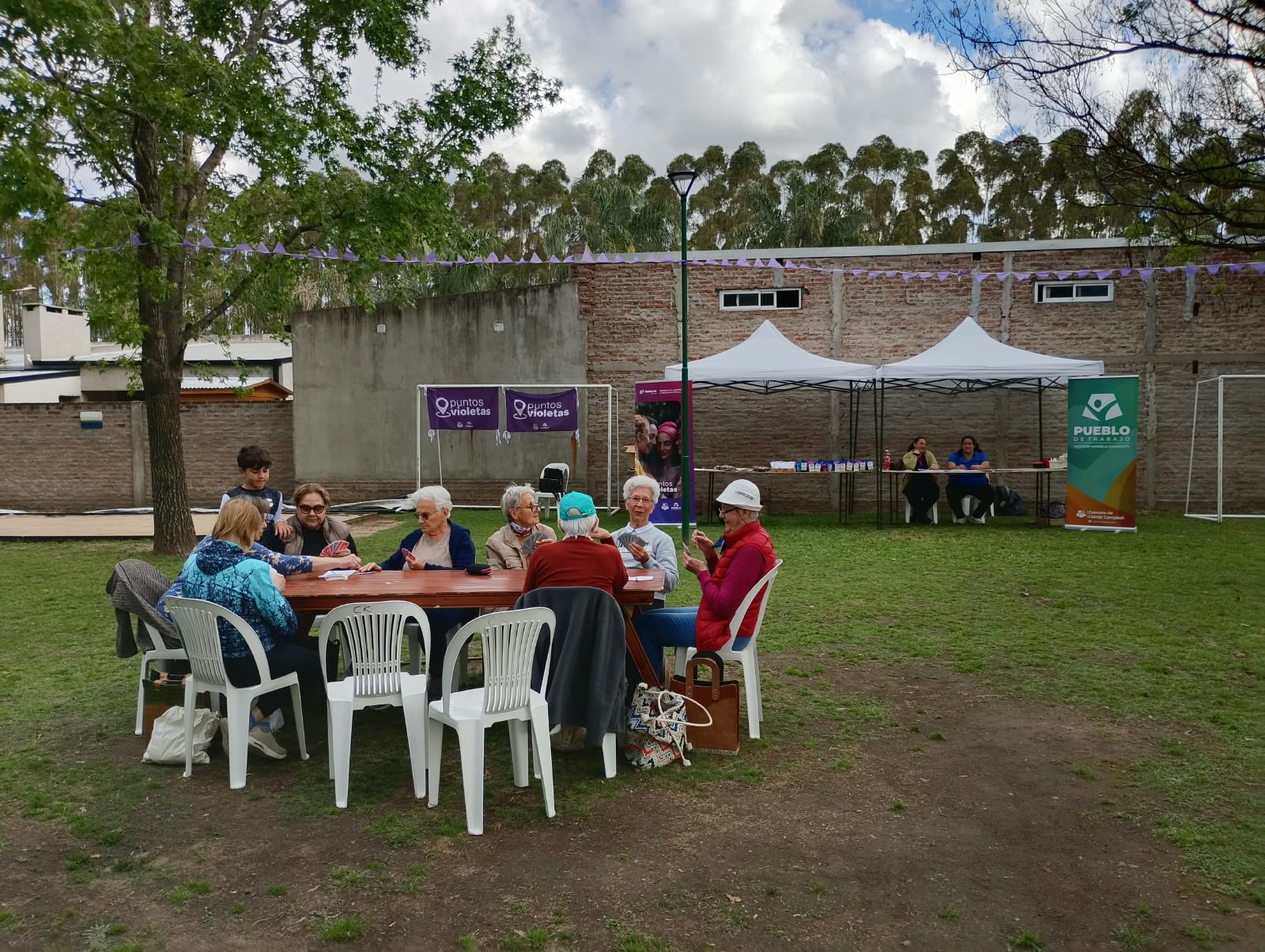 Adultos mayores disfrutaron de una jornada recreativa y de cuidados en el Parque de la Vida